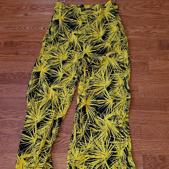 Beautiful pants - Picture 2 of 4